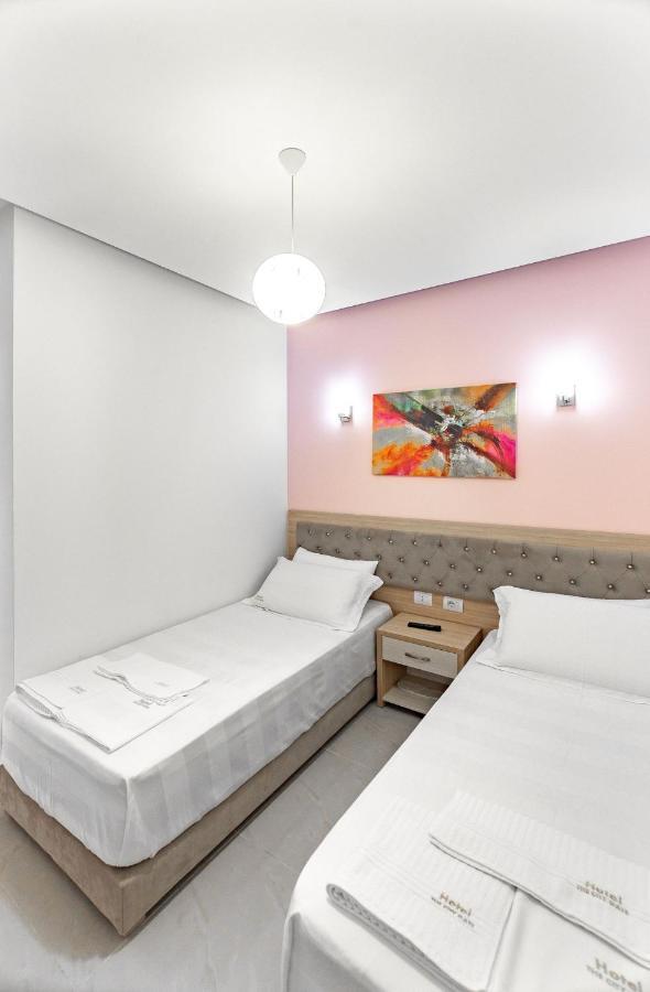 The City Gate Hotel Sarandë 外观 照片