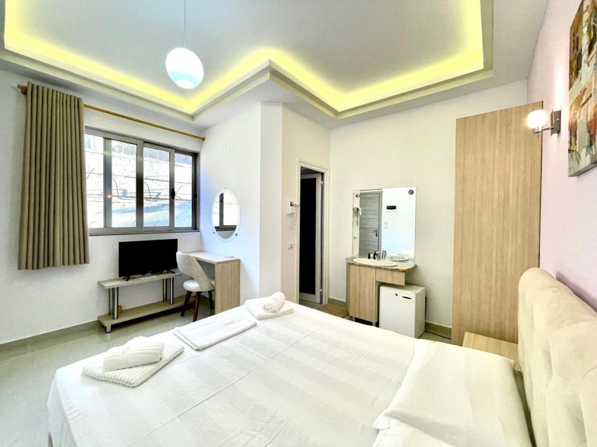 The City Gate Hotel Sarandë 外观 照片