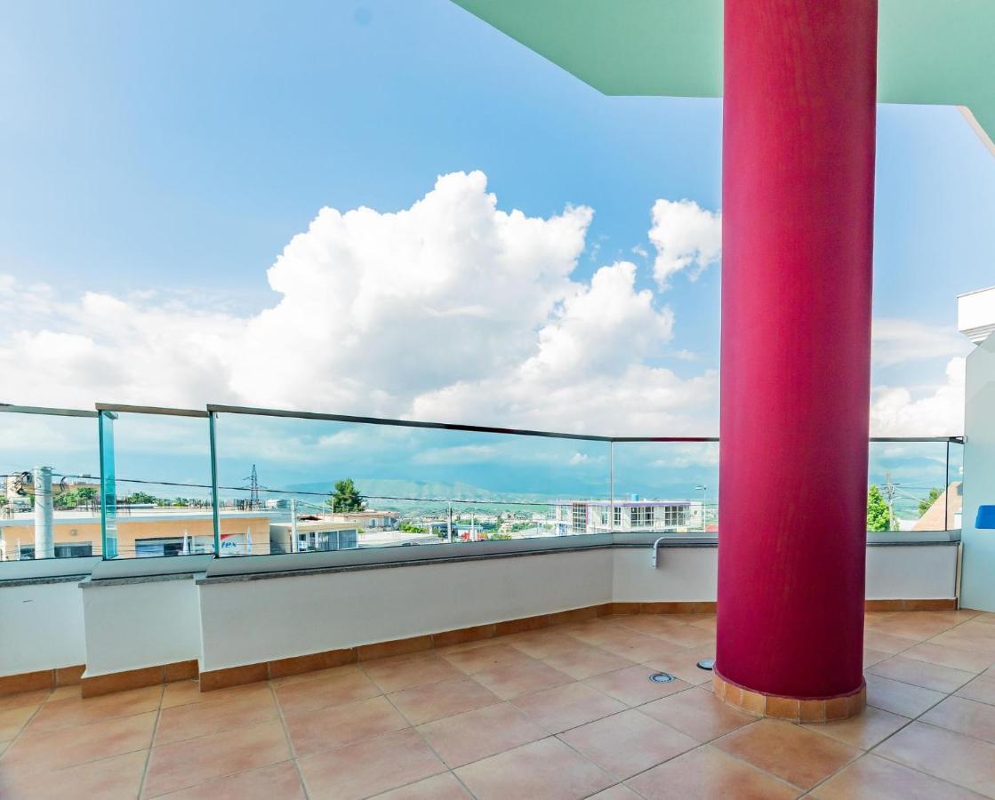 The City Gate Hotel Sarandë 外观 照片