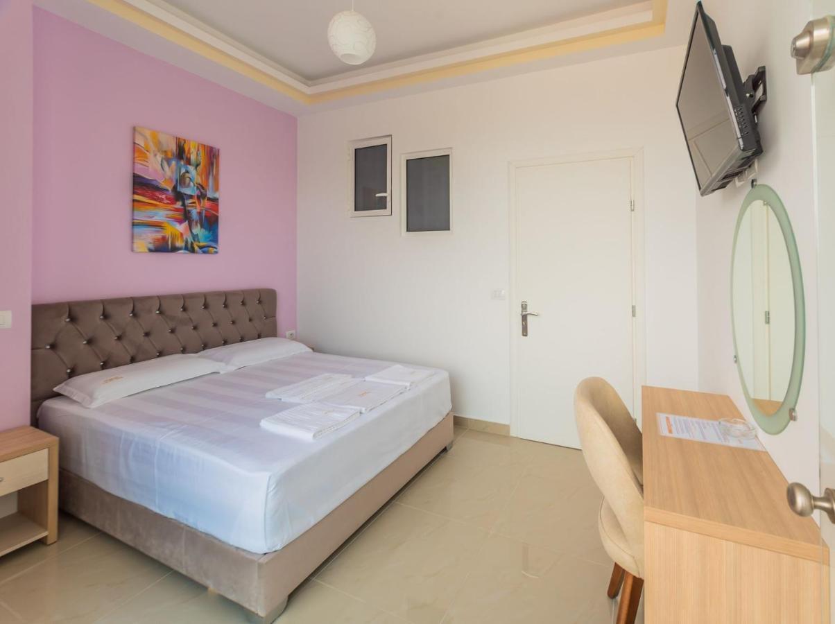 The City Gate Hotel Sarandë 外观 照片