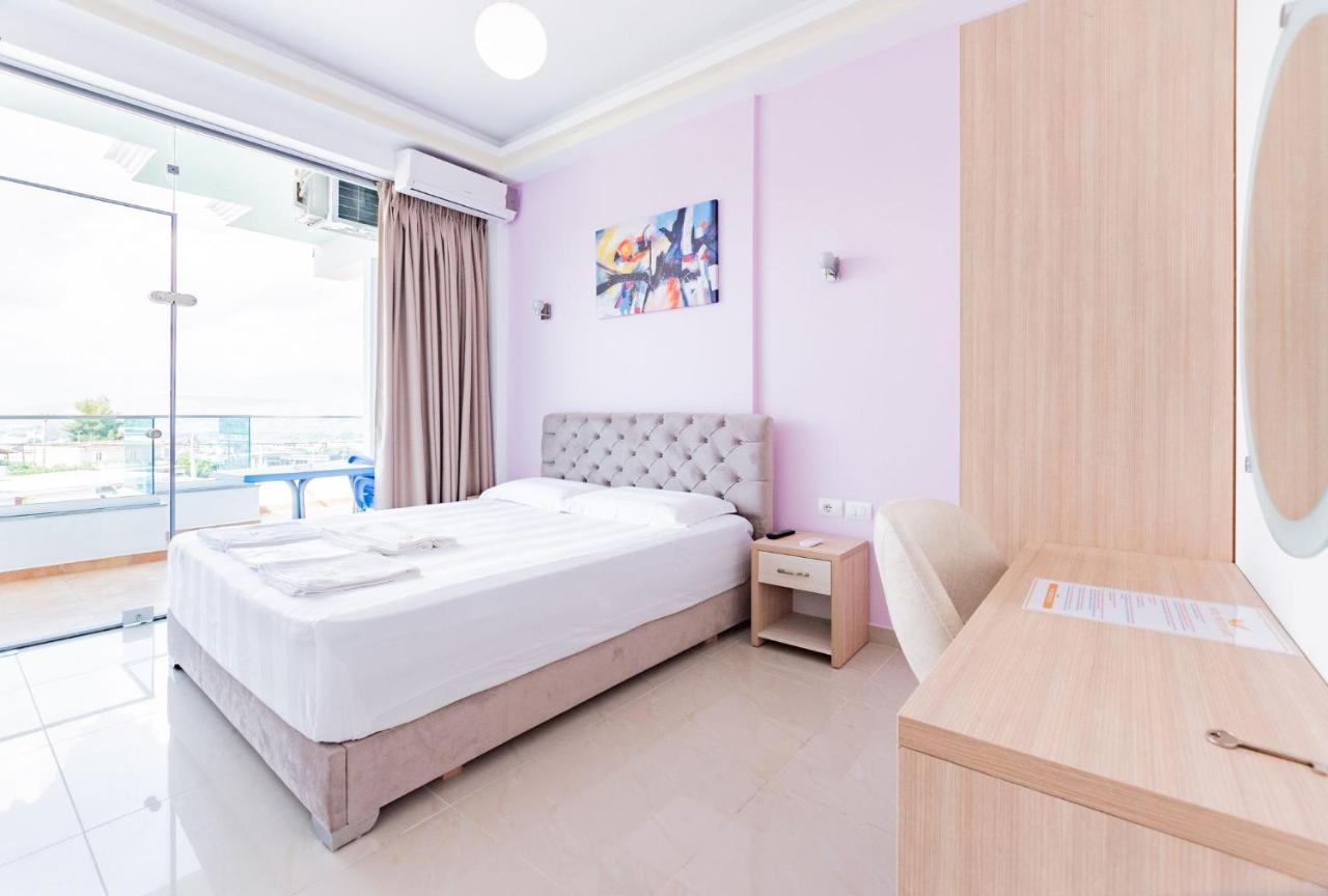The City Gate Hotel Sarandë 外观 照片